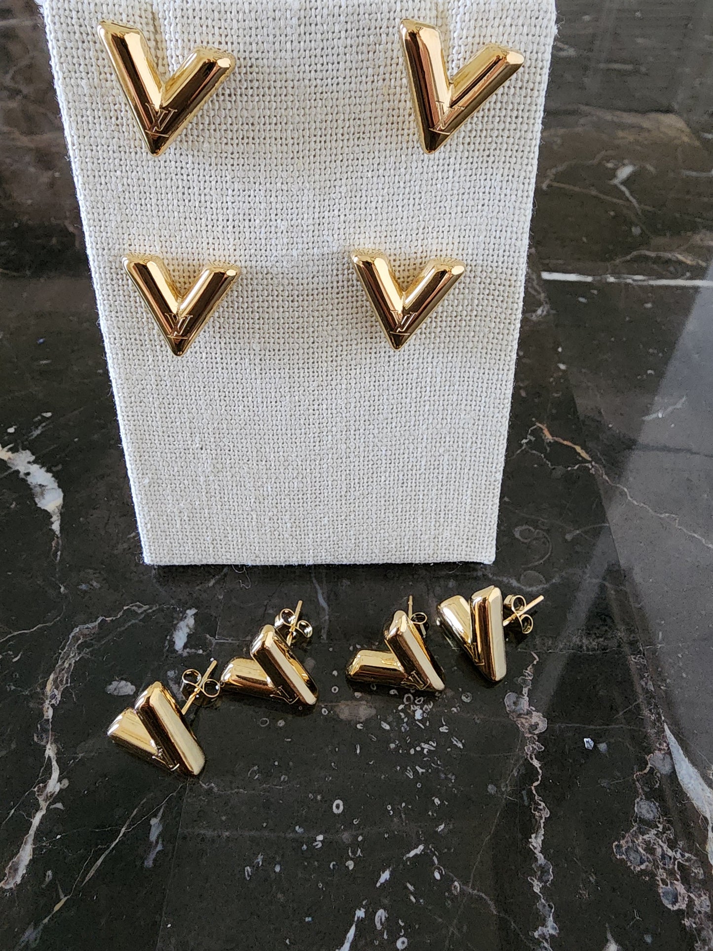 V/L/ Earrings