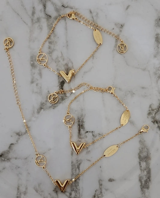 V Bracelet