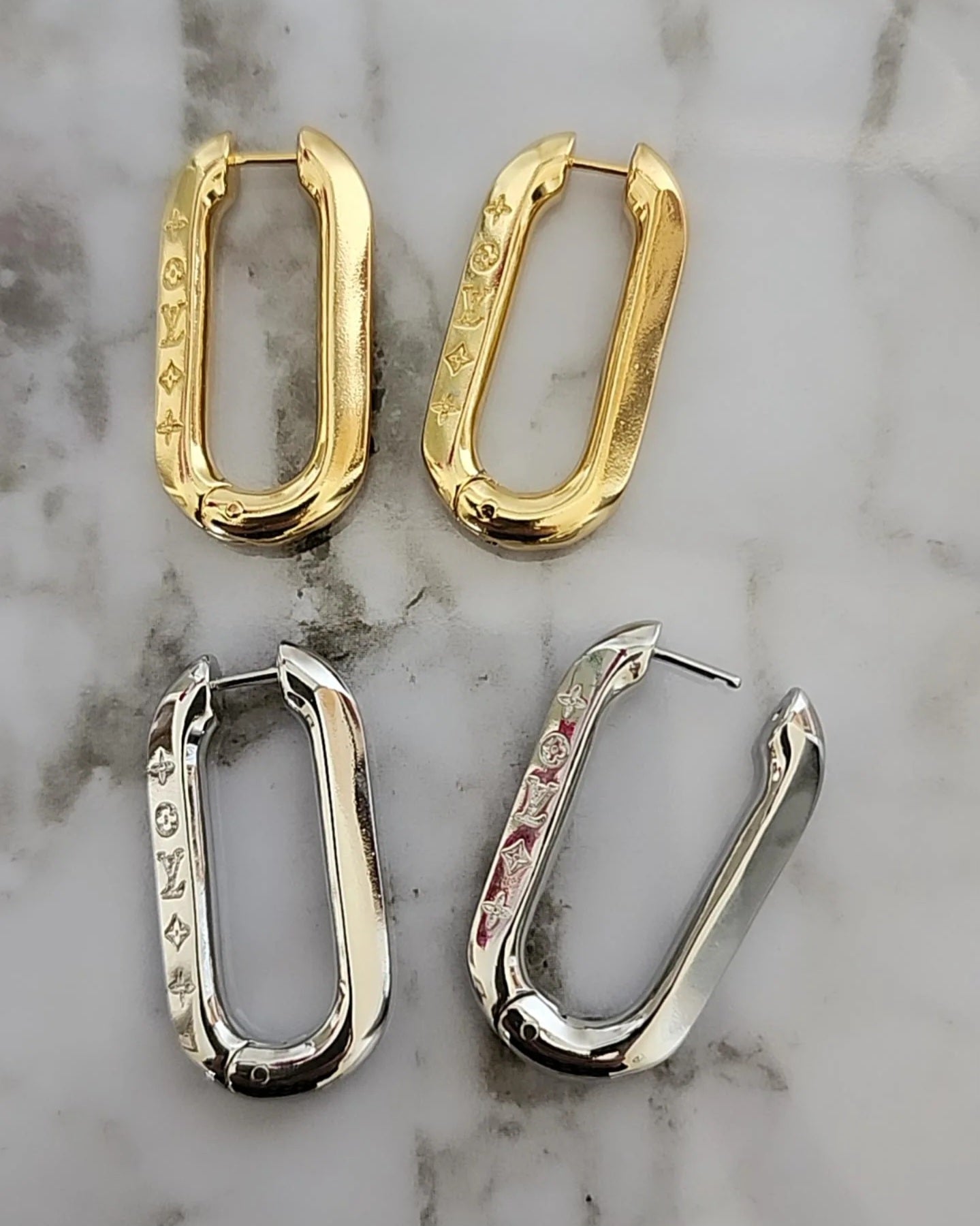 V / Earrings